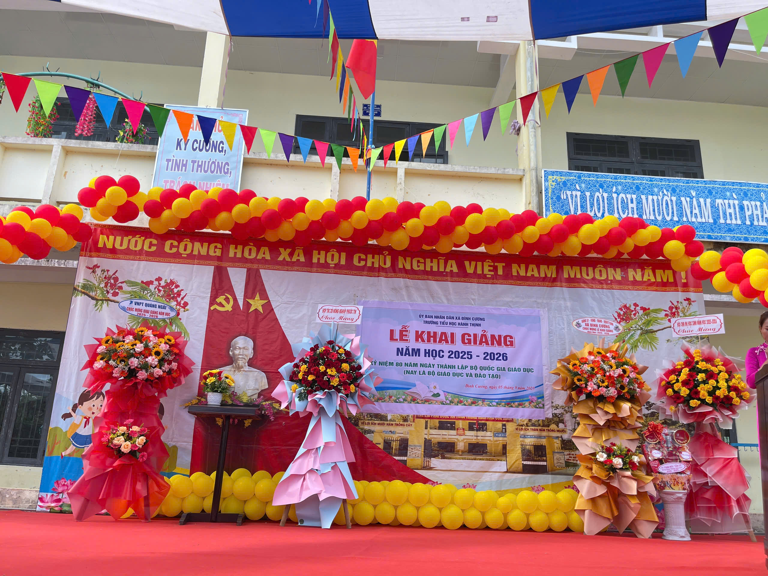 Lễ khai giảng trường TH Hành Thịnh