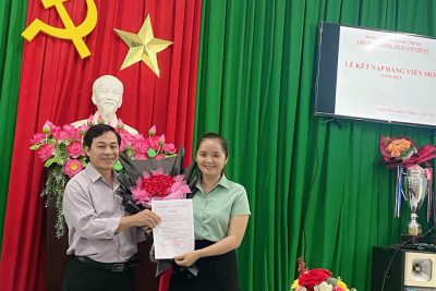 Trường TH Hành Thịnh tổ chức Lễ kết nạp cho quần chúng Đảng viên mới (21/12/2023)