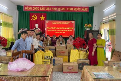LIÊN ĐỘI TRƯỜNG TIỂU HỌC HÀNH THỊNH PHÁT ĐỘNG PHONG TRÀO “GỬI YÊU THƯƠNG – NÂNG BƯỚC EM ĐẾN TRƯỜNG” NĂM 2025